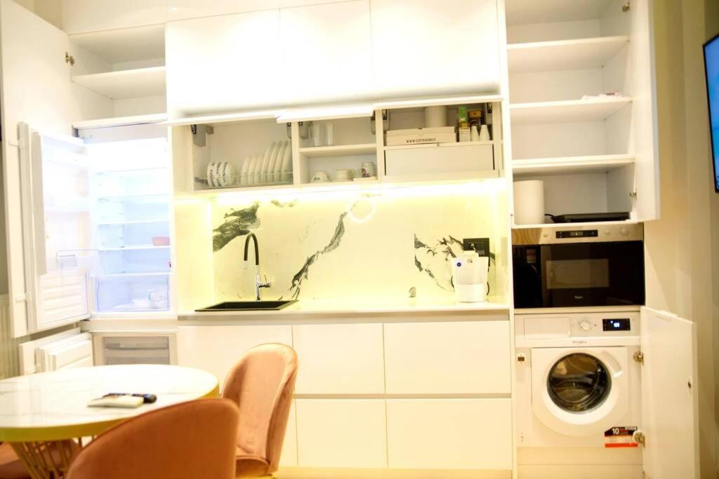 Ecostay-Serenity,Business Class Apartment By The Sea In Alimos Kalamaki Athens Exterior photo